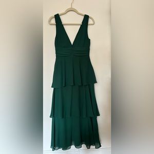 Really pretty and flattering green dress from lulus. Worn once.